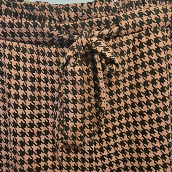 Torrid Pink and Black Houndstooth Joggers - Picture 4 of 10